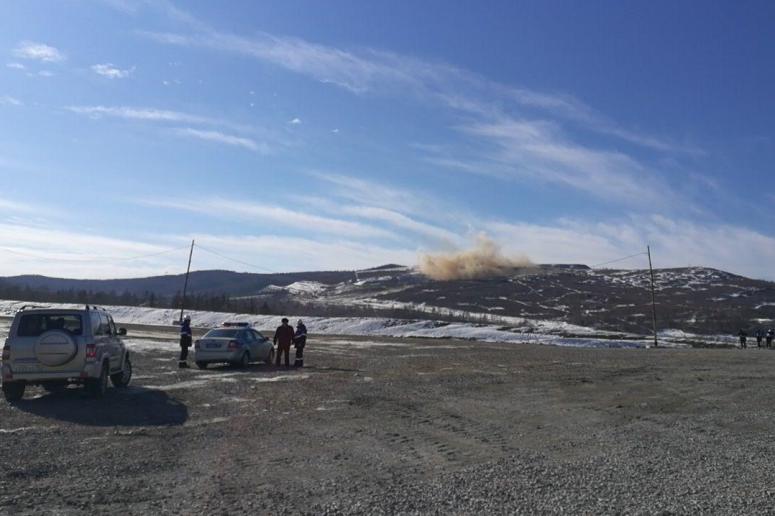 Полпреду и министру показали взрыв породы на Быстринском ГОКе