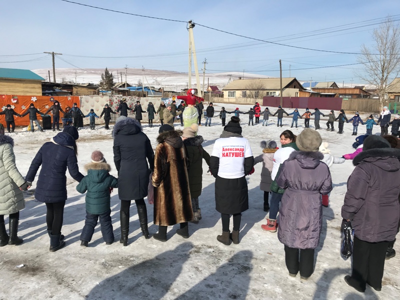 Депутат Катушев и жители Черновского района, провожая зиму, сделали массовое селфи