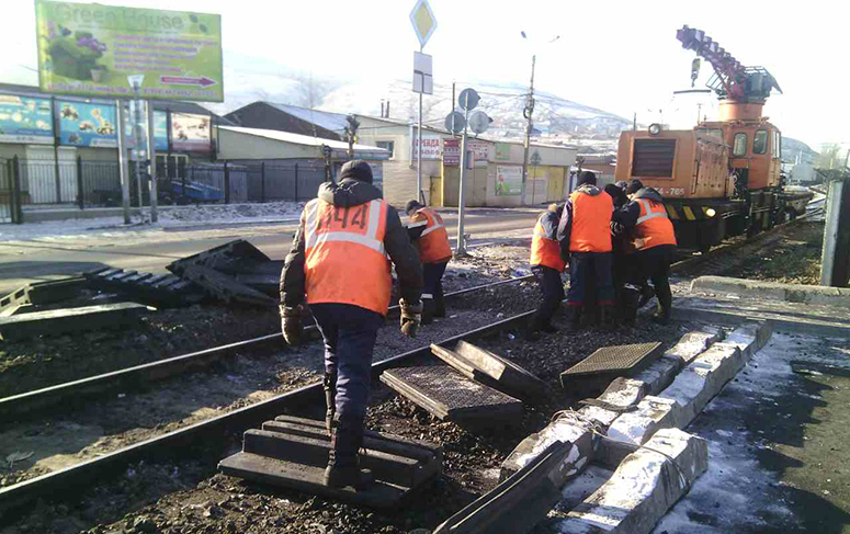 Очевидец: На железнодорожном переезде по ул. Лазо идут ремонтные работы