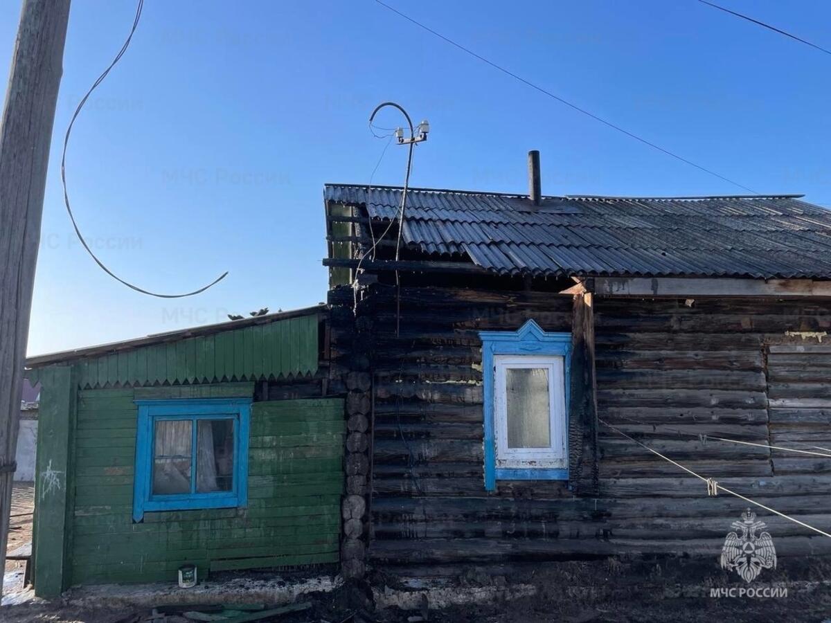 Семья чуть не задохнулась во сне при пожаре дома в Забайкалье