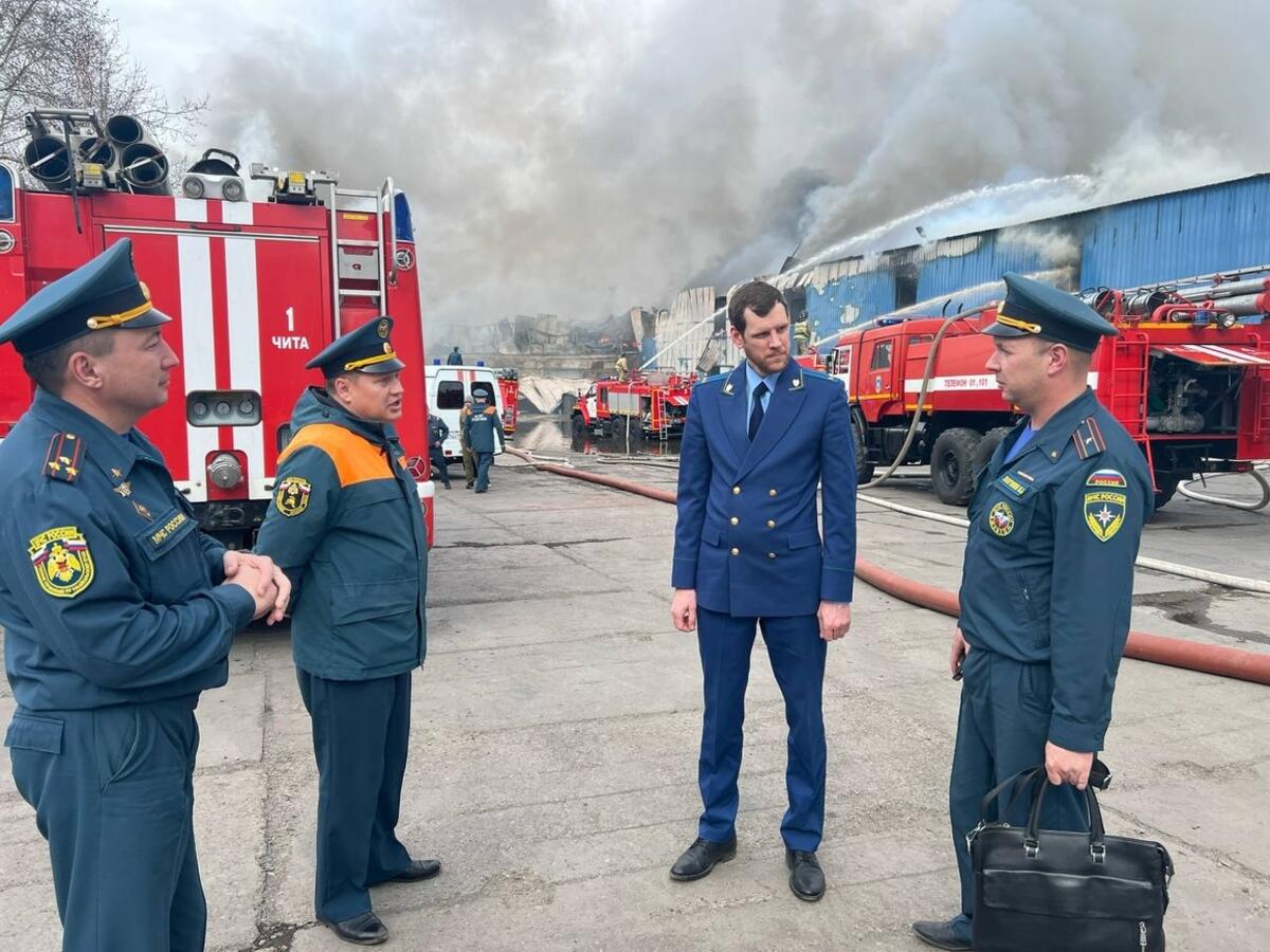 В Чите прокуратура начала проверку по факту крупного пожара в черте города