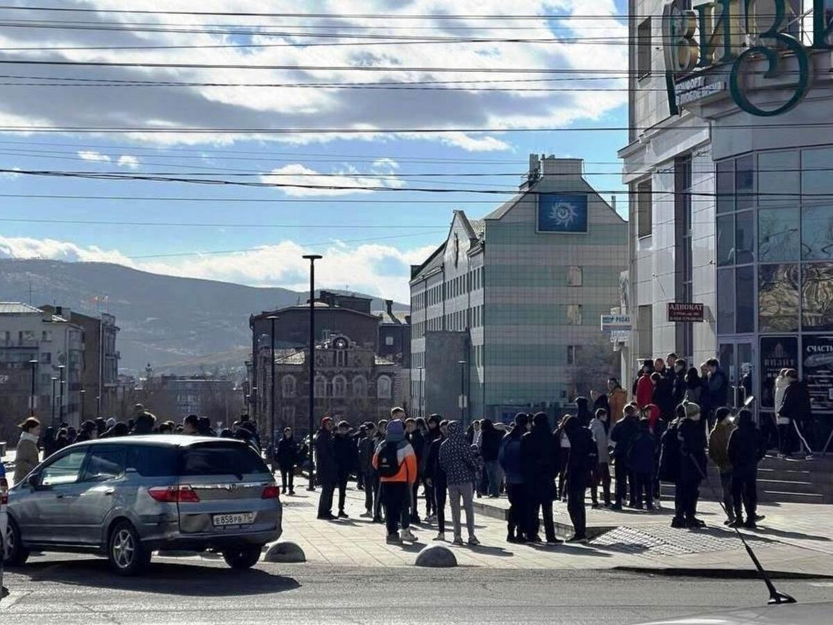 Молодежная группировка собиралась на театральной площади в Чите