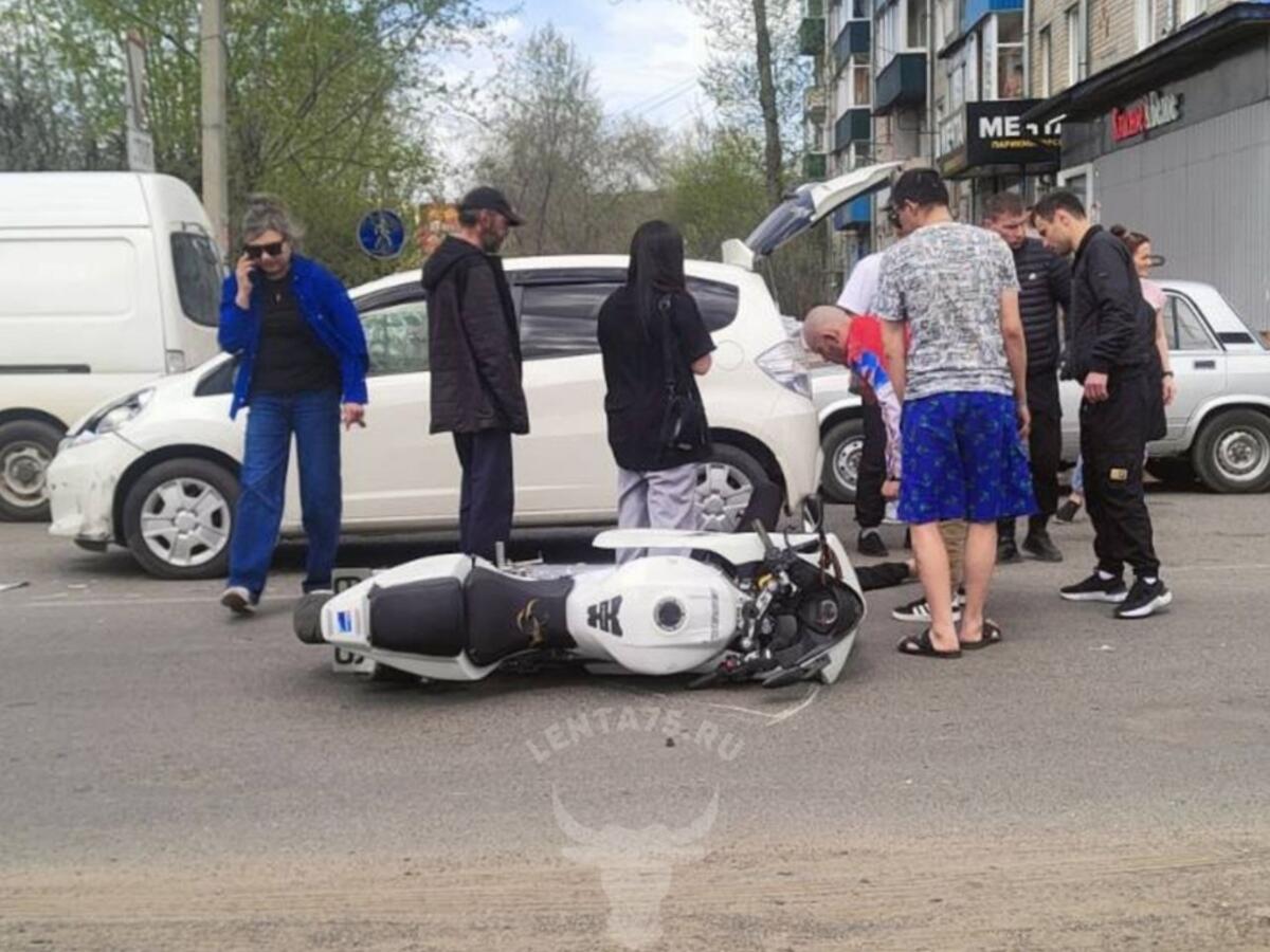 Мотоцикл столкнулся с автомобилем в Чите