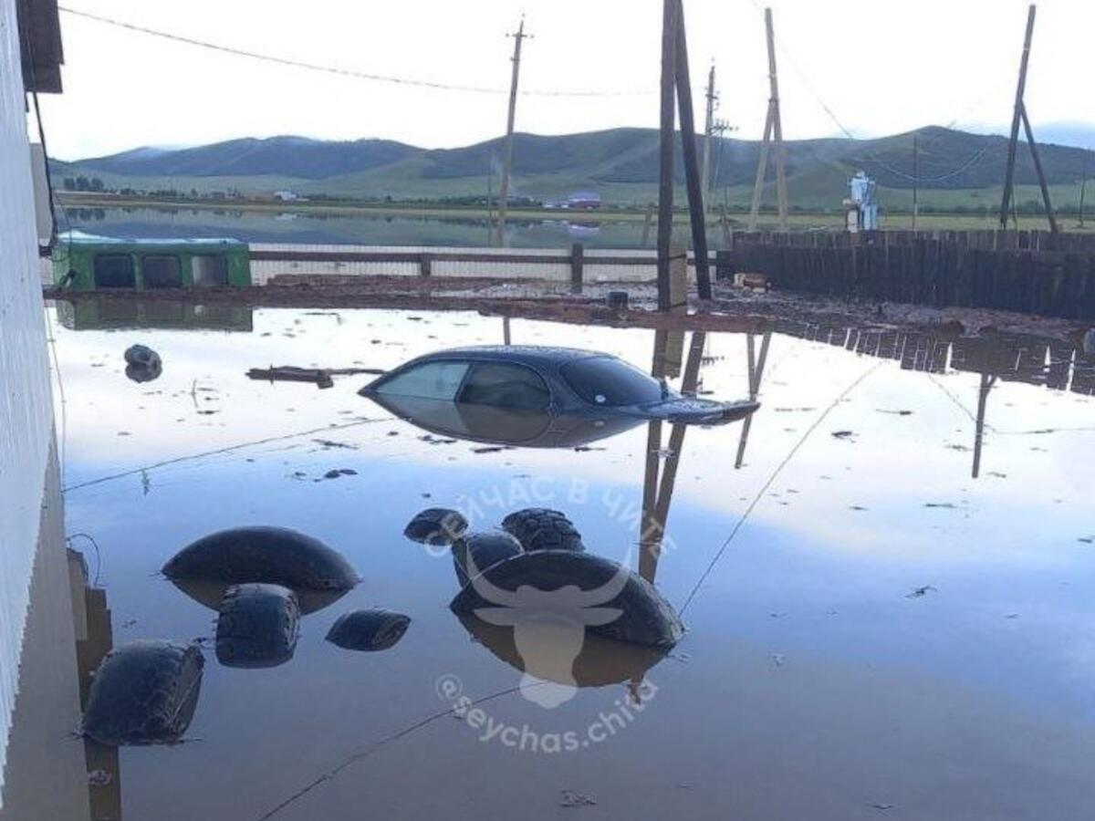 Посёлок Дульдурга из-за ливней превратился в большое озеро