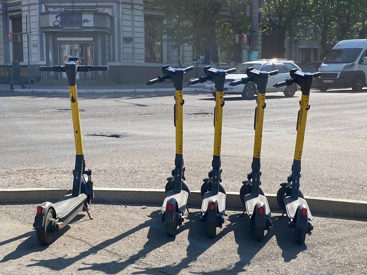 Опрос: нужно ли обязать самокатчиков сдавать экзамены на знание ПДД?