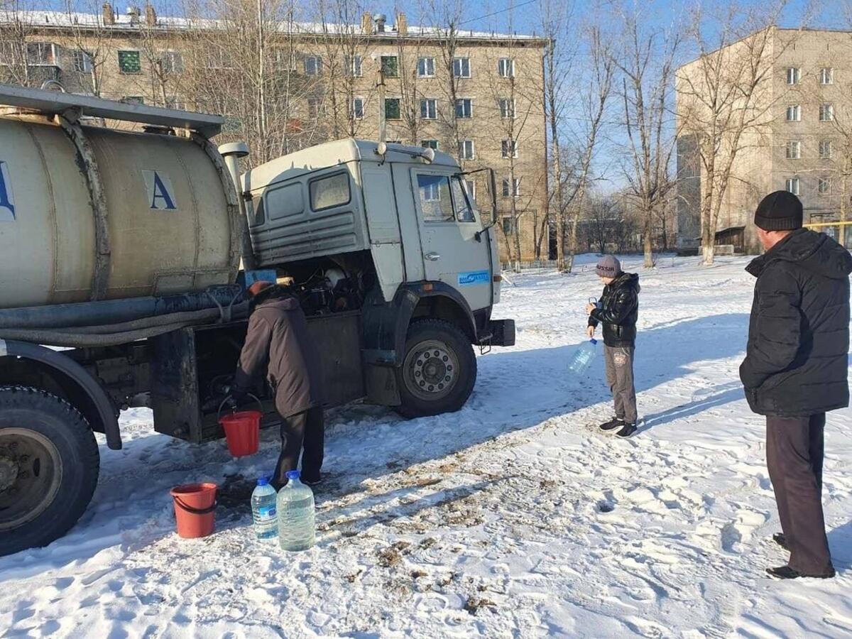 В Чите из-за проблем с водовозкой целая улица осталась без воды