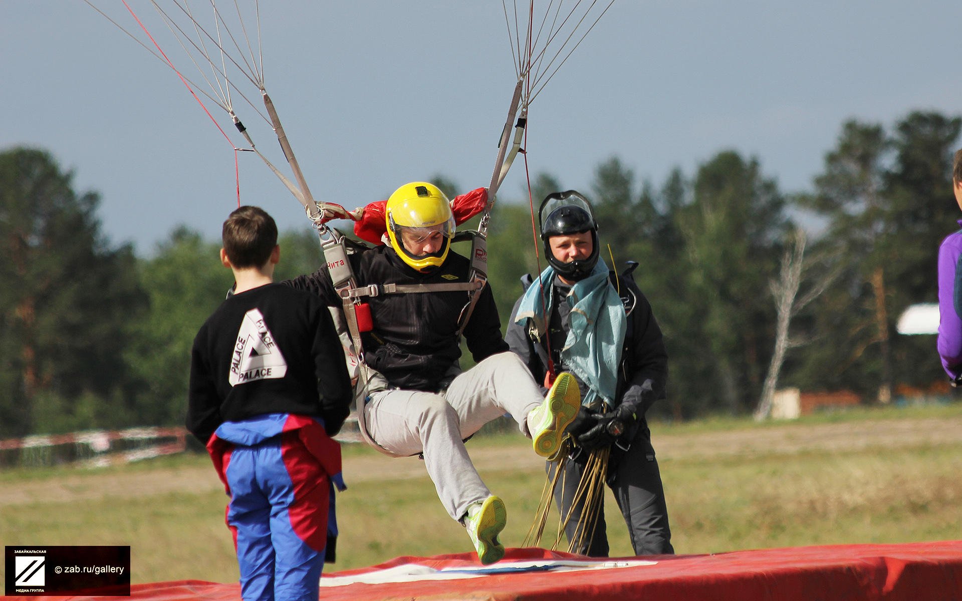 Спортсмен парашютист. Спортивный парашютист ДОСААФ. Авиационный спорт соревнования. Прикладным видам спорта авиационные. Авиационный спорт прикладной вид спорта.
