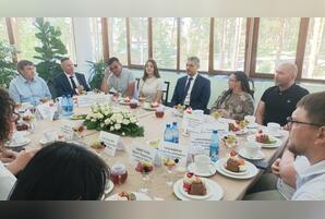РАЗБОР С ПРИСТРАСТИЕМ: Цена доброго слова в адрес власти