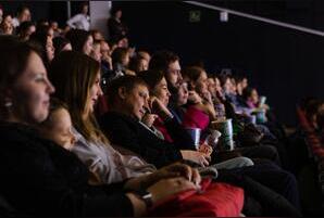 Веселье, подарки и любимые герои: как прошла премьера фильма «Маши и медведи»