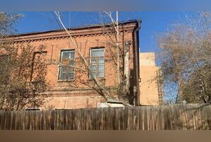 История и разруха: символы прошлого среди аварийного жилья