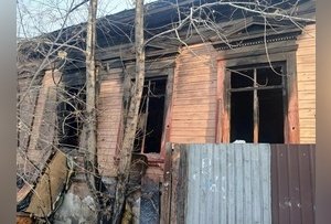 117 лет мучений: в центре Читы люди выживают в доме, который давно должны были снести