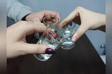 59-летнюю забайкалку в очередной раз поймали на подпольной торговле спиртосодержащей продукцией