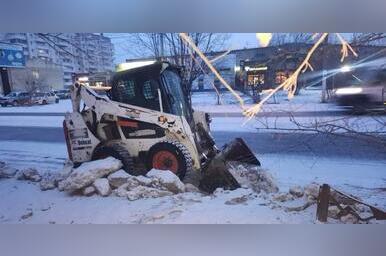 В Чите продолжается очистка улиц от снега