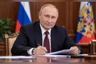 Владимиру Путину исполнилось 74 года