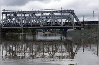 В Чите вода вышла на улицу Лазо под железнодорожным мостом