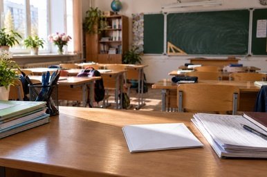 «Скинуться на ремонт»: Роскачество назвало школьные сборы незаконными и объяснило, как защитить свои права