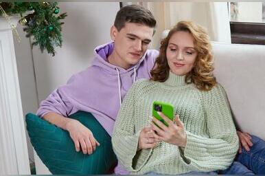 Забайкальцы стали чаще общаться по телефону на новогодних праздниках