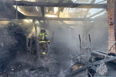 Пожар двух гаражей произошел в Чите