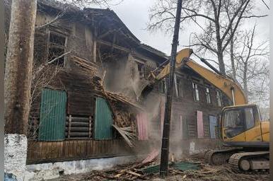 Расселили в 2023-м, снесли в 2026-м: дом на Ленина в Хилке ждал сноса почти 3 года