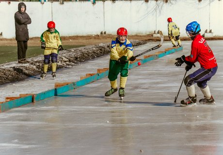 Турнир по хоккею с мячом стартовал в Чите - фоторепортаж ZAB.RU