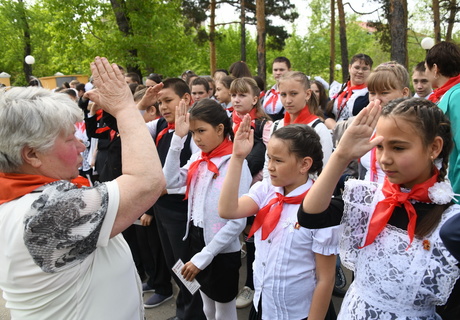 Школьники вступили в пионеры