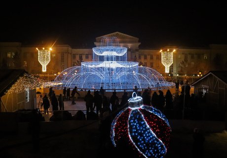 В Чите открыли самый большой «зимний» фонтан на Дальнем Востоке