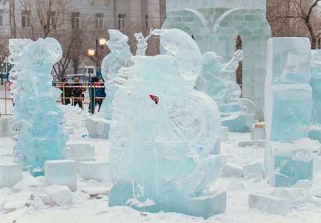 Холодная стройка. Как в центре Читы строят ледовый городок?