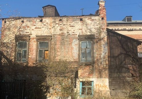 История и разруха: символы прошлого среди аварийного жилья