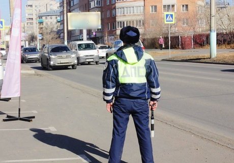 «Праздничный патруль»: Госавтоинспекция и «Авторадио-Чита» поздравили водителей с Днем автомобилиста!