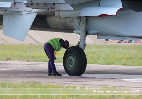 Как готовят истребители Су-30СМ к полетам