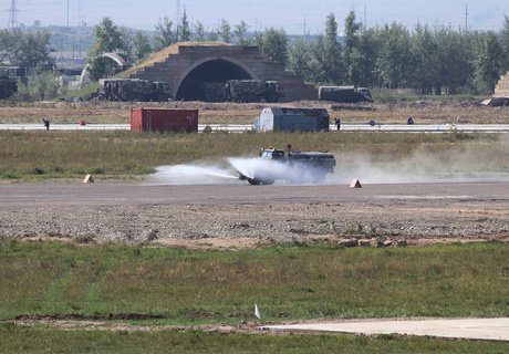 Взлеты и посадки транспортников на грунтовую ВПП в Забайкалье