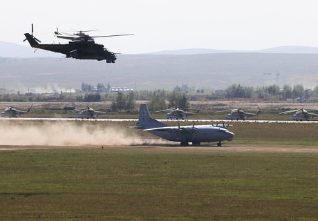 Взлеты и посадки транспортников на грунтовую ВПП в Забайкалье