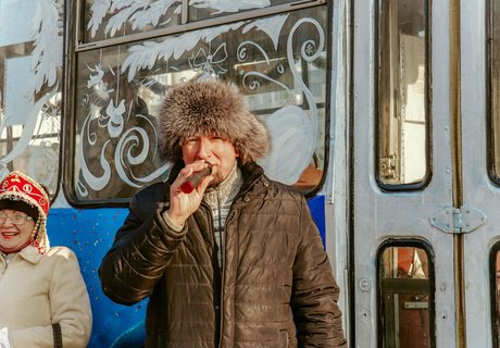 Как выглядит новогодний троллейбус, выехавший на улицы Читы – фоторепортаж ZAB.RU