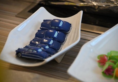 Торт в виде дороги приготовил зампред правительства Паздников