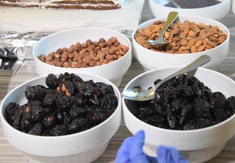 Торт в виде дороги приготовил зампред правительства Паздников