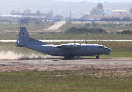 Взлеты и посадки транспортников на грунтовую ВПП в Забайкалье