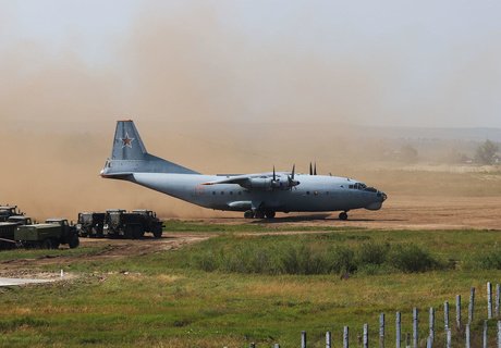 Взлеты и посадки транспортников на грунтовую ВПП в Забайкалье