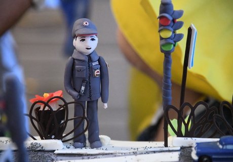 Торт в виде дороги приготовил зампред правительства Паздников