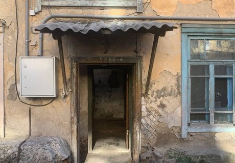 История и разруха: символы прошлого среди аварийного жилья