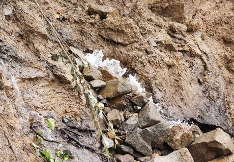 Обвал дороги на Высокогорье в Чите