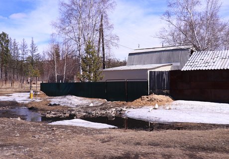 Освободившийся ото льда дачный «Авиатор»