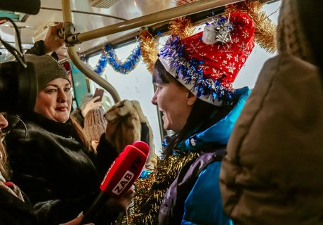 Как выглядит новогодний троллейбус, выехавший на улицы Читы – фоторепортаж ZAB.RU