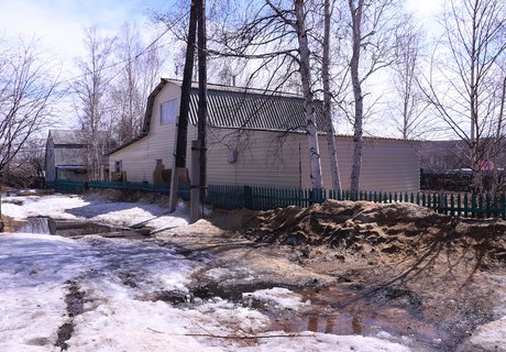 Освободившийся ото льда дачный «Авиатор»