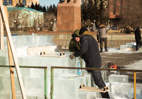 Как готовят к Новому году главную площадь Читы