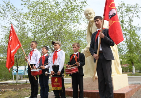 Школьники вступили в пионеры