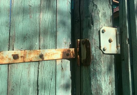 История и разруха: символы прошлого среди аварийного жилья