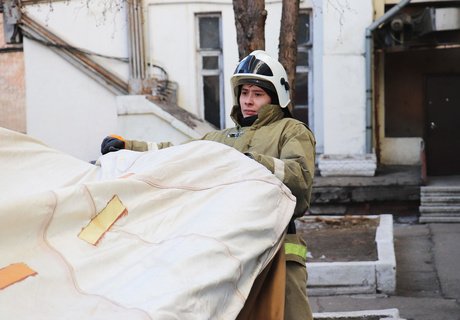 Масштабные пожарно-тактические учения в штабе армии в Чите