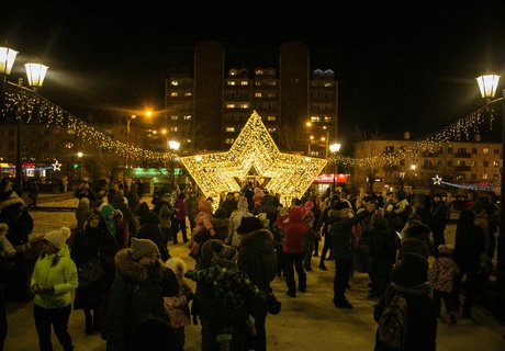 Площадь, гори! Новогоднюю иллюминацию открыли на пл. Декабристов в Чите