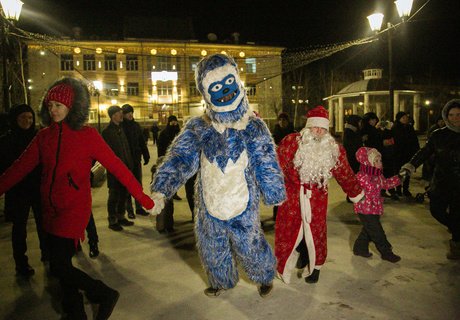 Площадь, гори! Новогоднюю иллюминацию открыли на пл. Декабристов в Чите