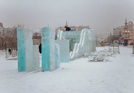 Холодная стройка. Как в центре Читы строят ледовый городок?